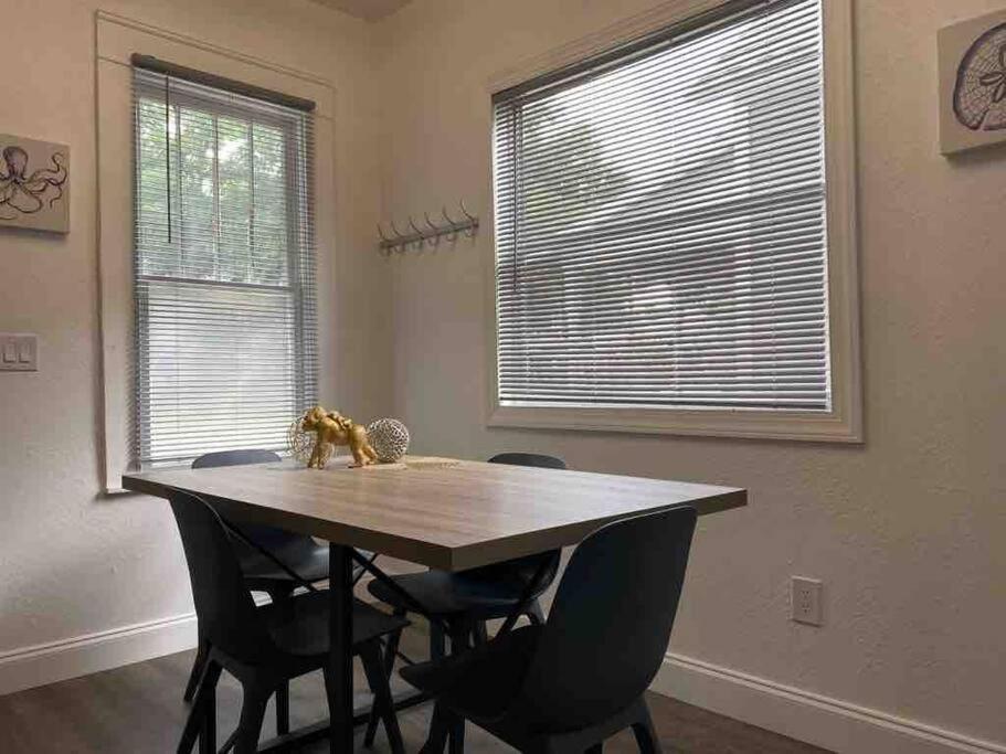 Contemporary 1-Bedroom Private Bungalow Walk To Armature & Riverwalk Tampa Exteriér fotografie